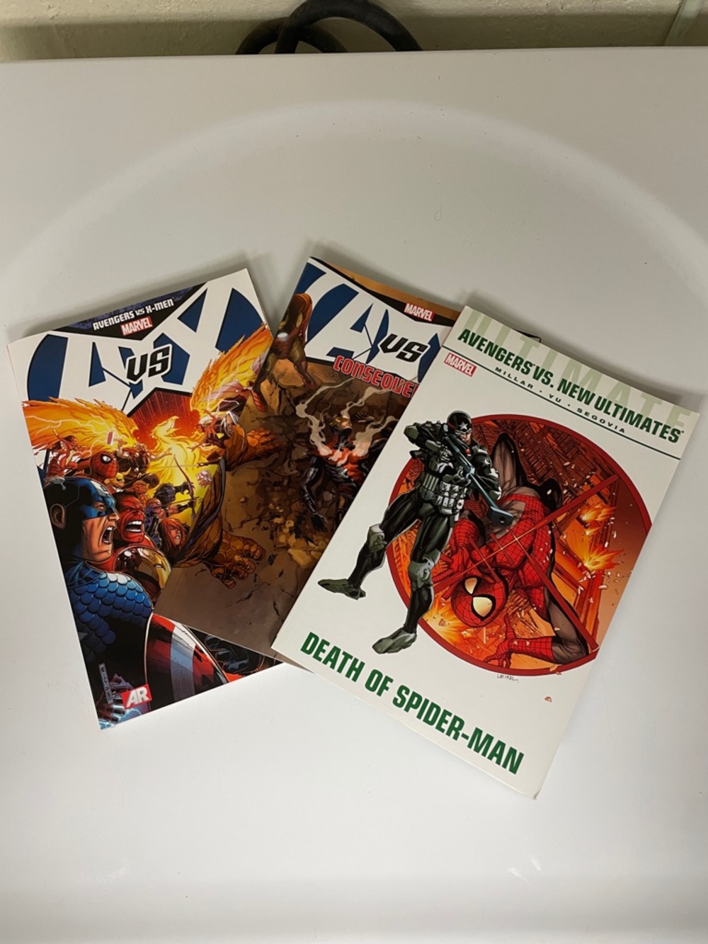 Marvel Comics - Graphic Novels A vs X & Avengers vs New Ultimates